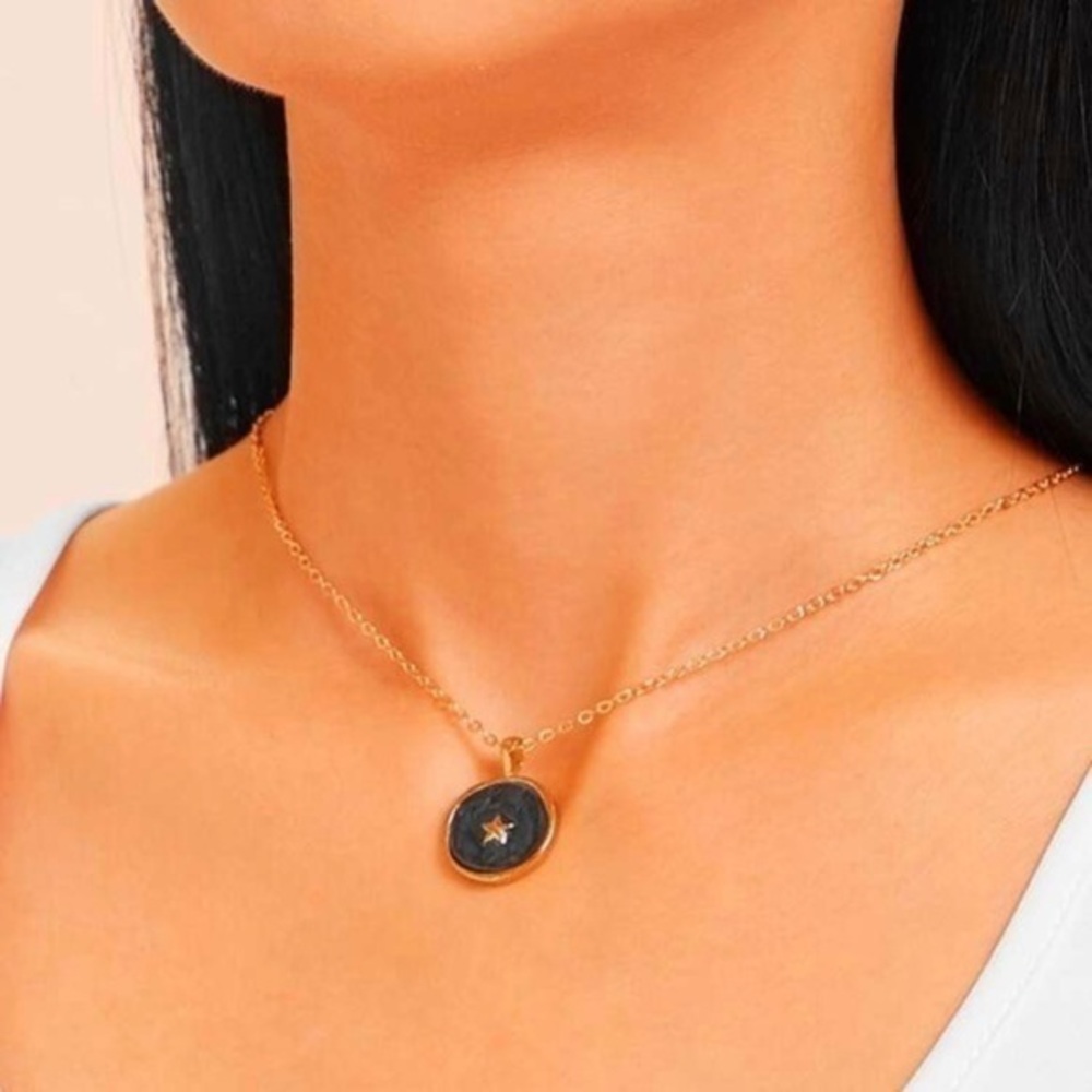 3/$30 💛 Enamel Star Pendant Necklace
